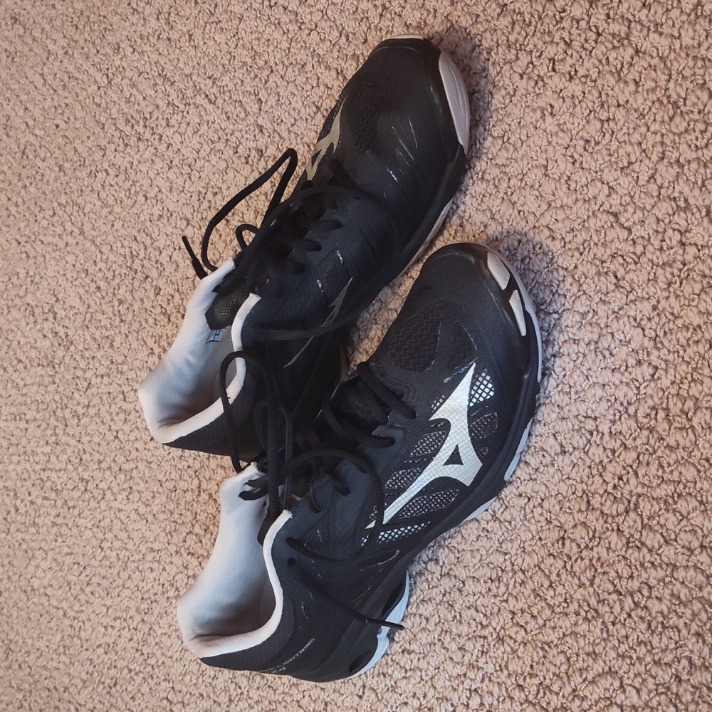 Mizuno volleyball shoes